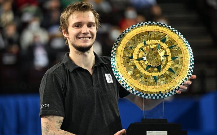 不断提升自 不断提升自